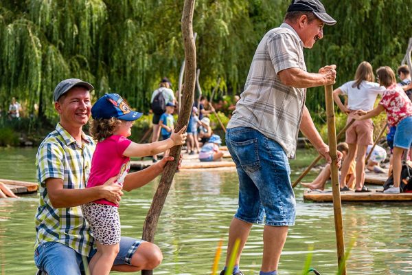 Rodzinne atrakcje w Magicznych Ogrodach – bezpieczny zbiornik wodny dla dzieci